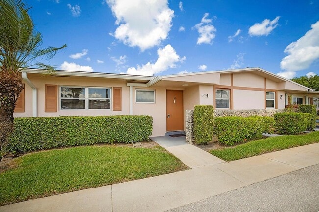 2703 Dudley Dr W in West Palm Beach, FL - Building Photo - Building Photo