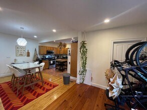 13 Hall St, Unit 1 in Somerville, MA - Building Photo - Building Photo