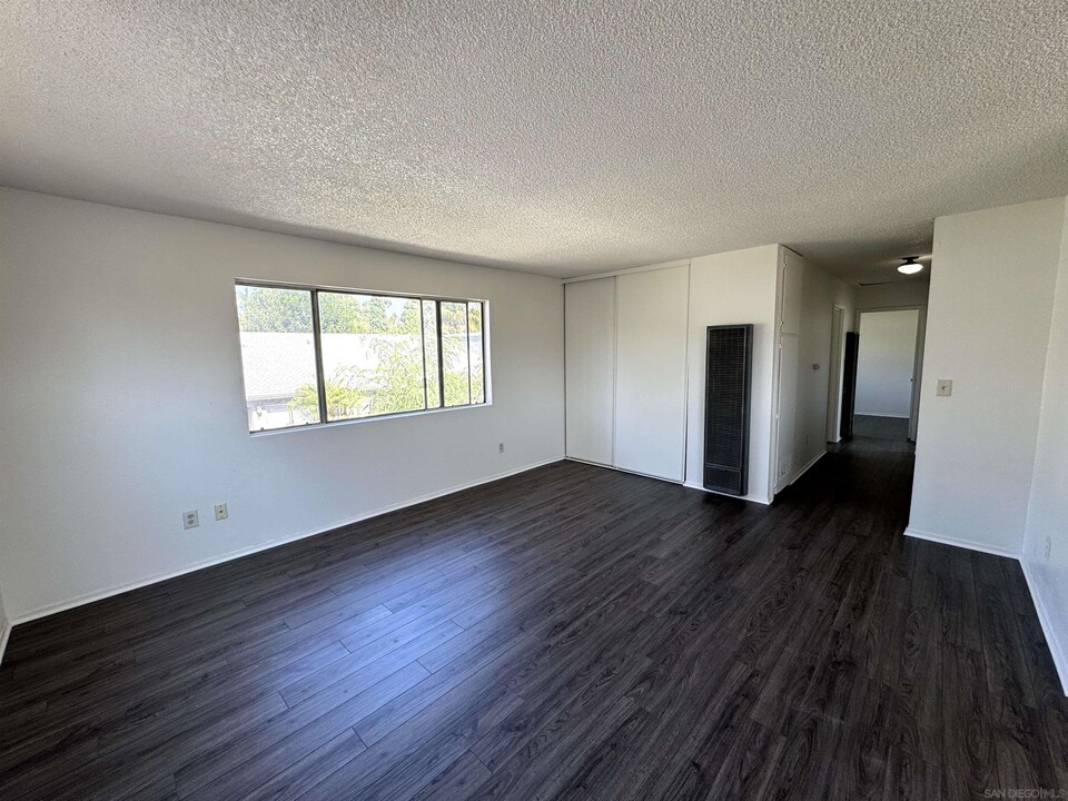 1727 E 8th St-Unit -Apt 4 in National City, CA - Foto de edificio