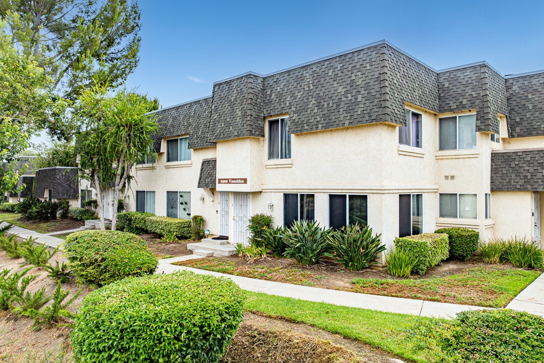 6501 Wystone Ave in Reseda, CA - Building Photo