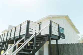 4406 Helen St in Hitchcock, TX - Building Photo - Building Photo