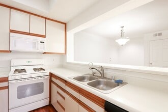 Charming Unit Available For Lease!! in Los Angeles, CA - Foto de edificio - Interior Photo