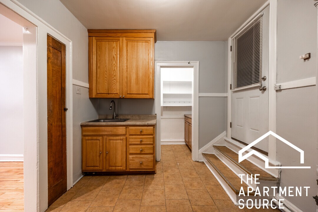 5642 N Kimball Ave in Chicago, IL - Building Photo