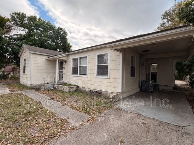 2114 Dora St in Ft. Myers, FL - Building Photo - Building Photo