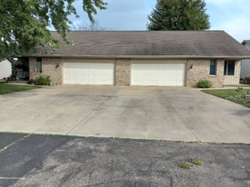 1675 Delta Dr in Neenah, WI - Building Photo