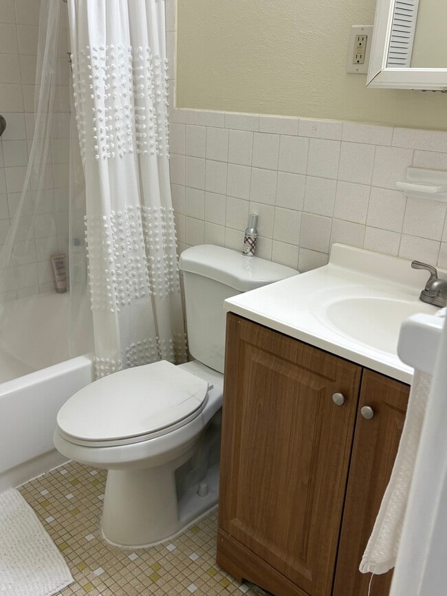 66 Mayflower Ave in Middleboro, MA - Building Photo - Building Photo