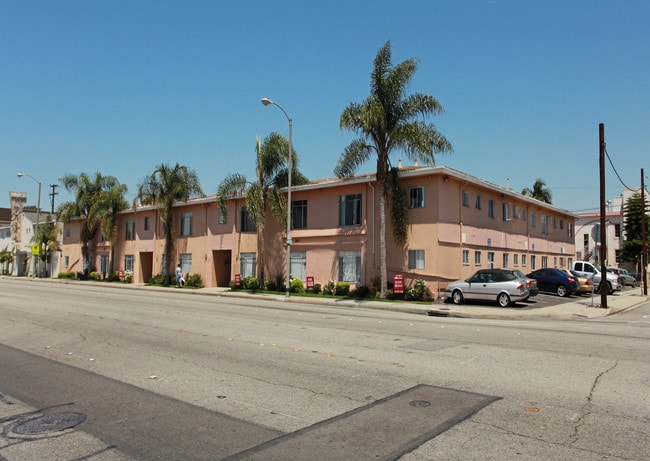 Courtyard Hawthorne in Hawthorne, CA - Building Photo - Building Photo