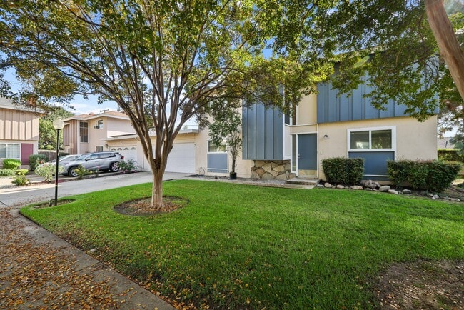 2702 College Ln in La Verne, CA - Foto de edificio - Building Photo