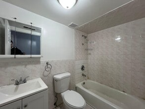 15 Bergen Ave, Unit 2 in Jersey City, NJ - Foto de edificio - Building Photo