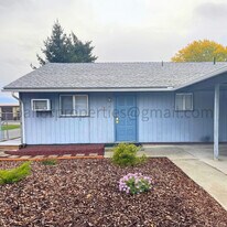 703 Easy St, Unit A in Wenatchee, WA - Building Photo