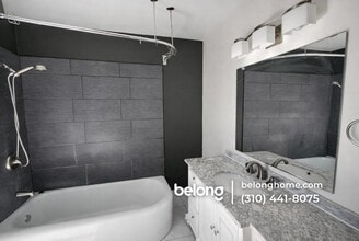 1610 W 36th Pl in Los Angeles, CA - Foto de edificio - Building Photo