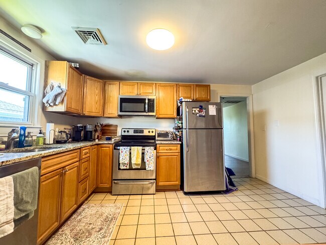 74 Dunboy St, Unit 2 in Boston, MA - Building Photo - Building Photo