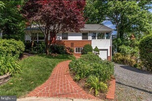 5885 9th Rd N in Arlington, VA - Building Photo