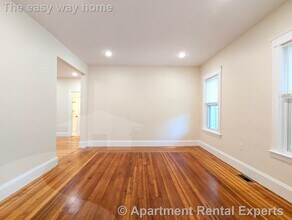 8 Lowell Cir, Unit 1 in Somerville, MA - Building Photo - Building Photo