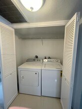 8225 Lake Dr in Doral, FL - Building Photo - Building Photo