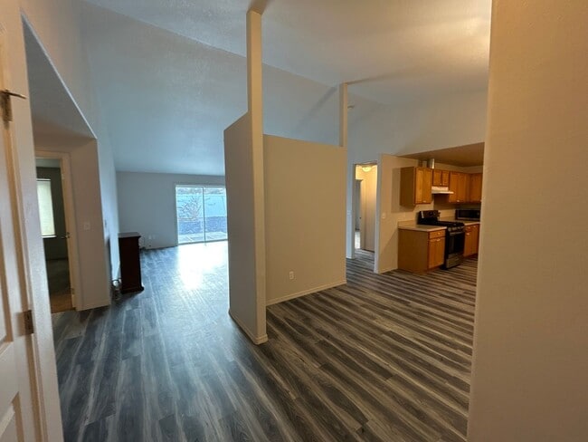 640 SE Conifer Ct in Madras, OR - Building Photo - Building Photo