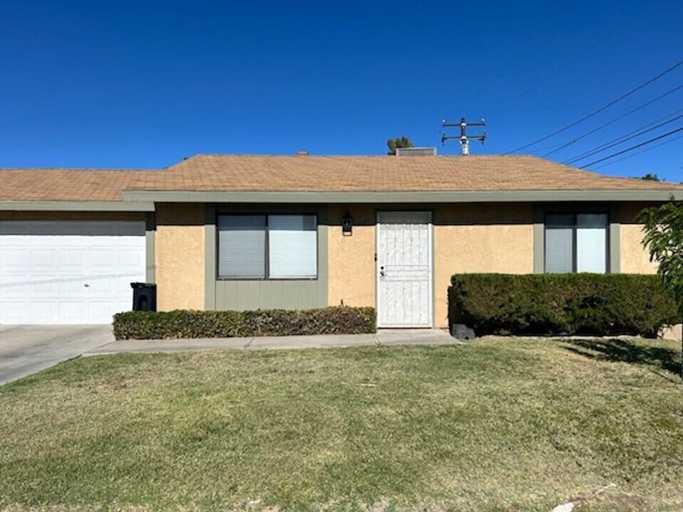 124 S Broadway St in Ridgecrest, CA - Building Photo