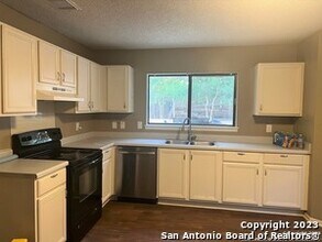 7306 Red Deer Pass in San Antonio, TX - Building Photo - Building Photo