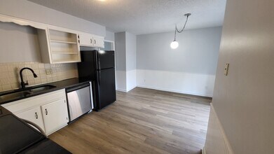 14038 Dornoch St in Grandview, MO - Building Photo - Building Photo