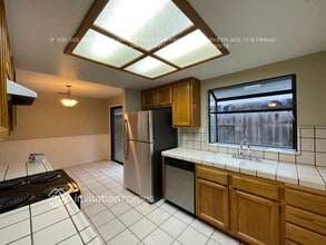 439 R St in Lincoln, CA - Foto de edificio - Building Photo