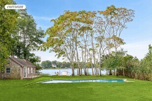 63 Glover St in Sag Harbor, NY - Building Photo