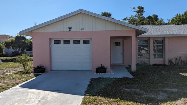 617 Indiana Ave in Nokomis, FL - Foto de edificio - Building Photo