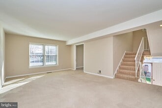 8038 Sleepy View Ln in Springfield, VA - Building Photo - Building Photo
