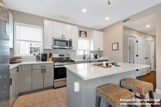 777 Columbia Rd, Unit 1 in Boston, MA - Building Photo - Building Photo