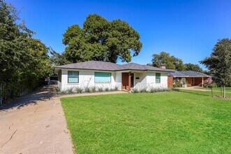 6123 Woodcrest Ln in Dallas, TX - Building Photo - Building Photo