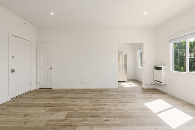 1623 Mariposa Ave in Los Angeles, CA - Building Photo - Building Photo