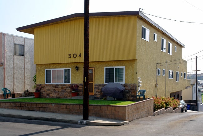304 Bungalow Dr in El Segundo, CA - Foto de edificio - Building Photo
