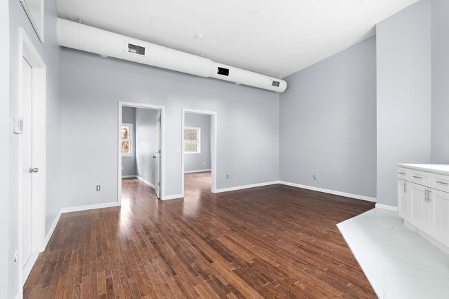 1016 Paterson Plank Rd in North Bergen, NJ - Building Photo - Building Photo