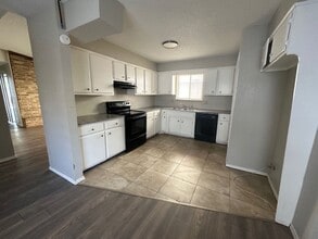 10411 White Oak Canyon Rd in Oklahoma City, OK - Building Photo - Building Photo