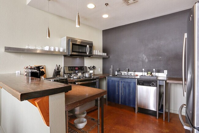 1041 Constance St in New Orleans, LA - Building Photo - Building Photo