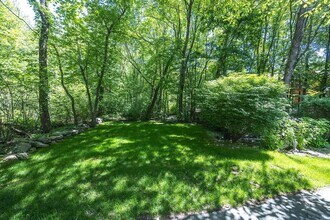 302 Grove St, Unit 302 in Wellesley, MA - Building Photo - Building Photo