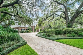 16405 Avila Blvd in Tampa, FL - Foto de edificio - Building Photo