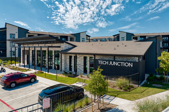 Bridge at Tech Crossing in Austin, TX - Foto de edificio - Building Photo