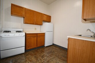 Oakland/Bates in Pittsburgh, PA - Building Photo - Building Photo