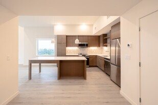 44 Springside in Arlington, NY - Building Photo