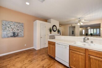 2315 Panga Pl in Gold River, CA - Foto de edificio - Building Photo