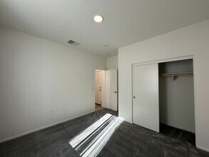 5280 Beachfront Cove in San Diego, CA - Building Photo - Building Photo