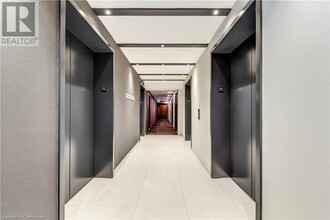 4065 CONFEDERATION Pky in Mississauga, ON - Building Photo - Building Photo