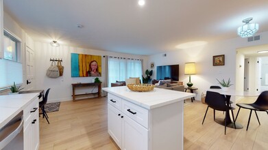 800 Villa Ln in Moraga, CA - Foto de edificio - Building Photo