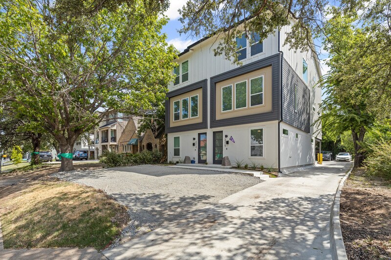 3313 S University Dr in Fort Worth, TX - Building Photo