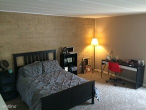 6830 N Ozark Ave in Chicago, IL - Building Photo - Building Photo