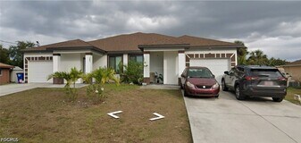 121 Homer Ave S in Lehigh Acres, FL - Building Photo