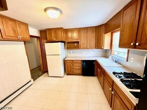 1049 Brighton St, Unit 2 in Union, NJ - Foto de edificio - Building Photo