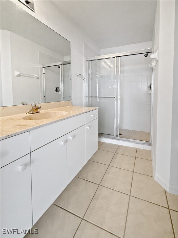 3612 Pine Oak Cir in Ft. Myers, FL - Building Photo - Building Photo