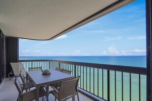 5380 N Ocean Dr, Unit 17E in Riviera Beach, FL - Building Photo