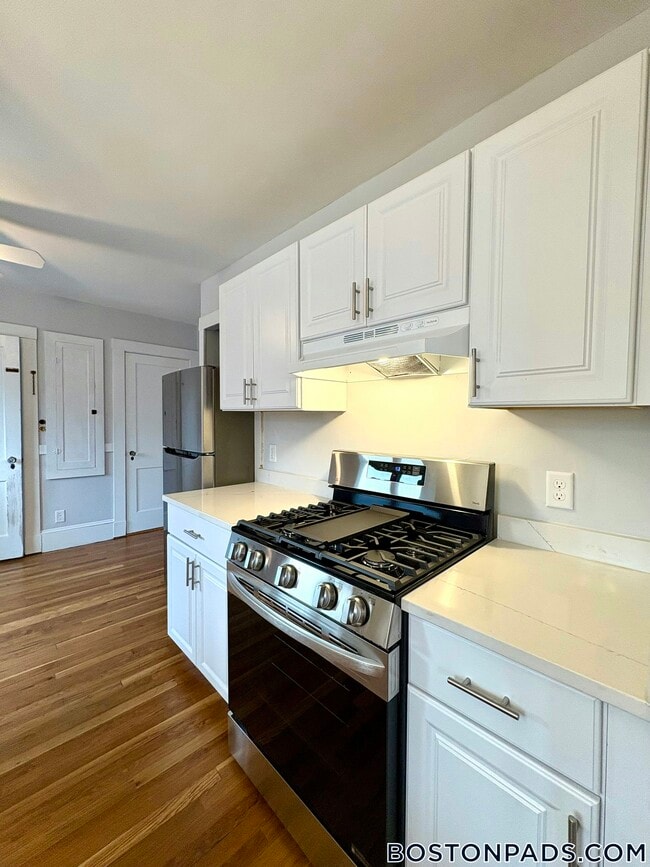 15 Edgecliff Rd in Watertown, MA - Foto de edificio - Building Photo